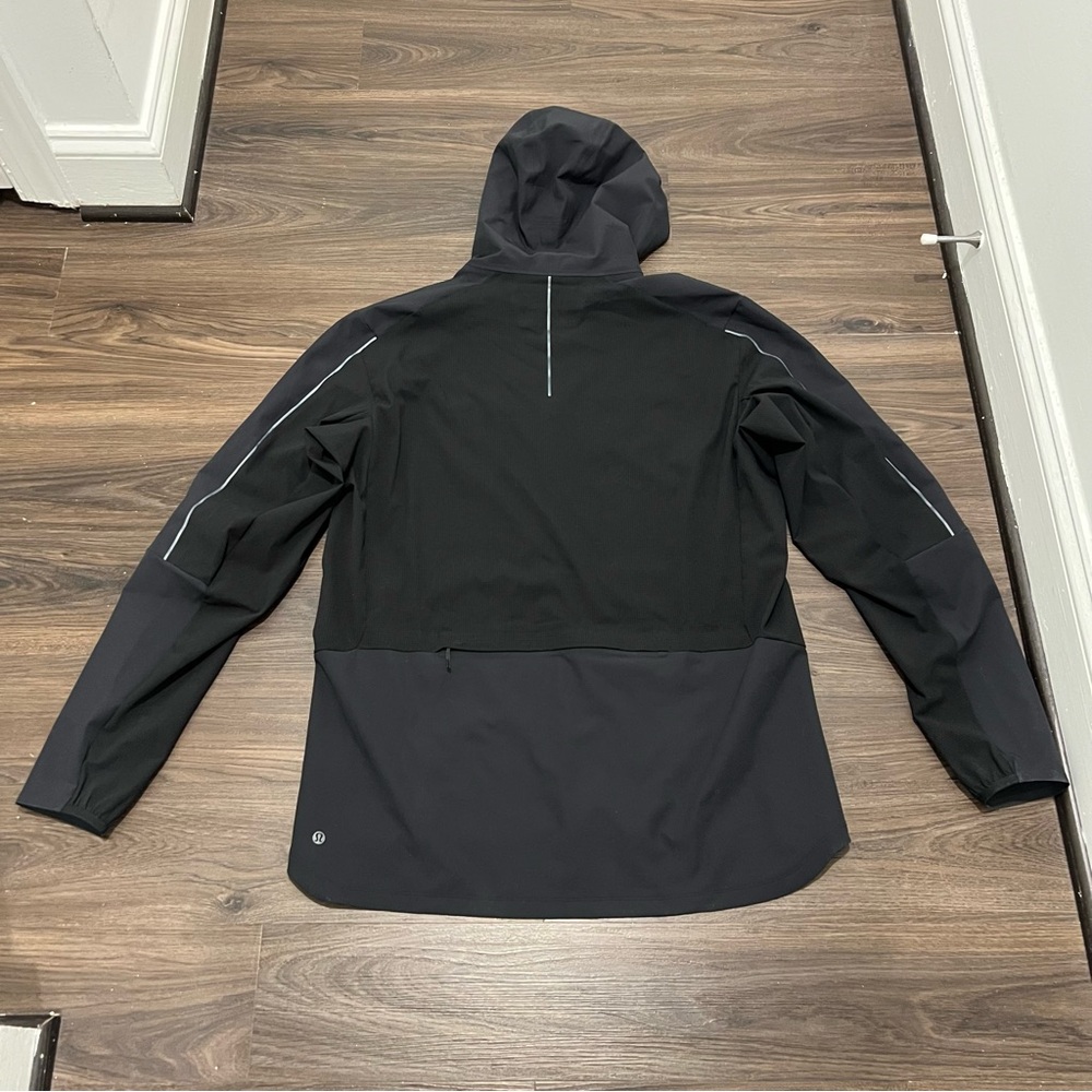 Lululemon Men's Black Lightweight Hooded Jacket - Picture 9 of 15